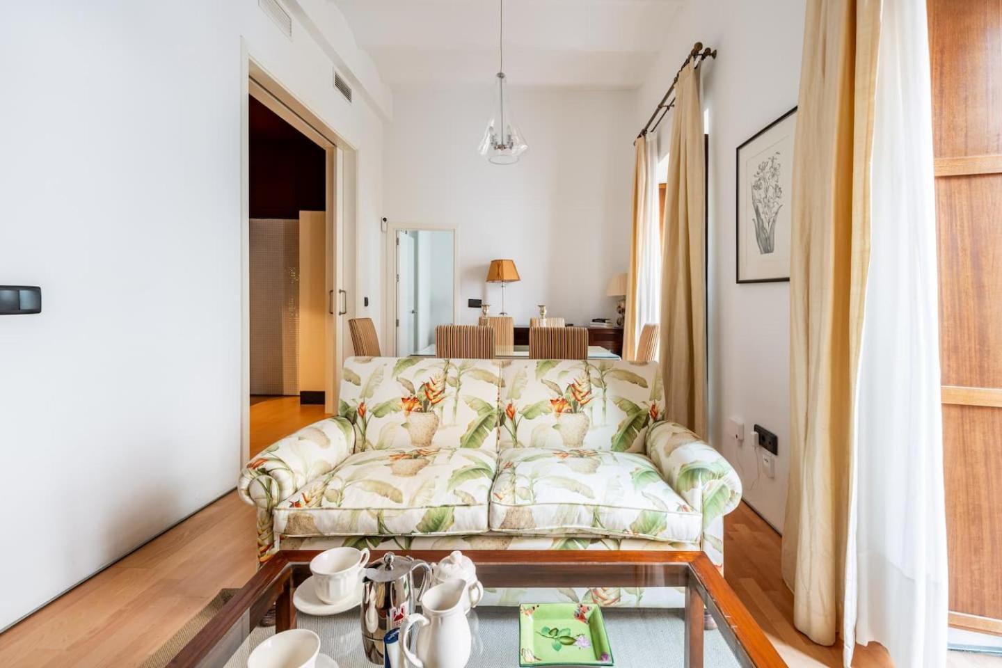 Komodo Sierpes: Bright & Classy Central Apartment Sevilla Bagian luar foto