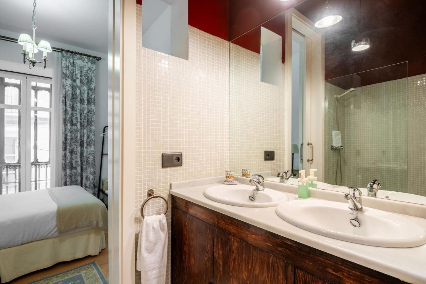 Komodo Sierpes: Bright & Classy Central Apartment Sevilla Bagian luar foto