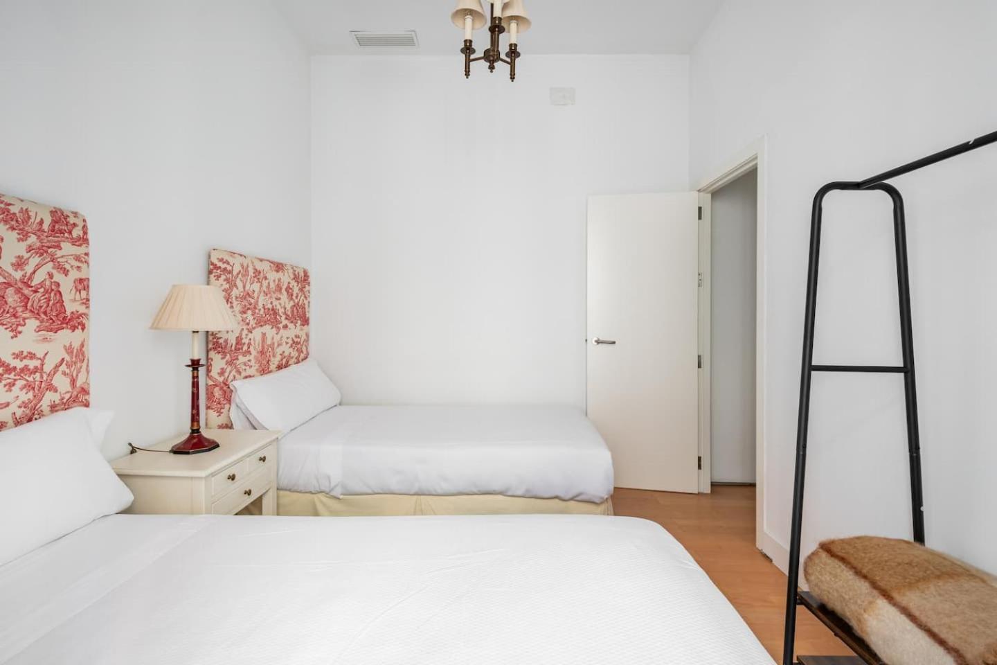 Komodo Sierpes: Bright & Classy Central Apartment Sevilla Bagian luar foto