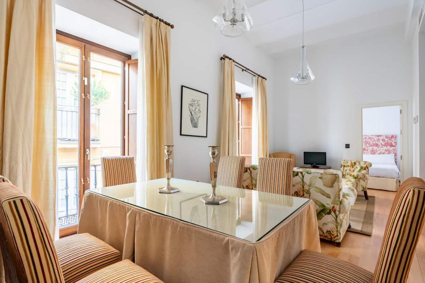 Komodo Sierpes: Bright & Classy Central Apartment Sevilla Bagian luar foto