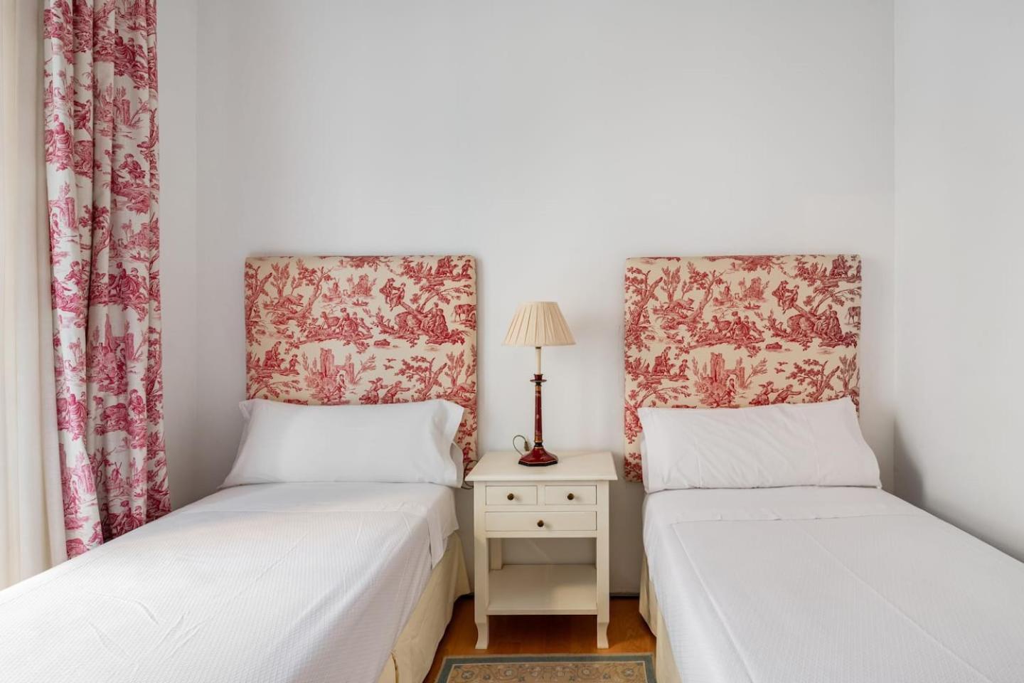 Komodo Sierpes: Bright & Classy Central Apartment Sevilla Bagian luar foto