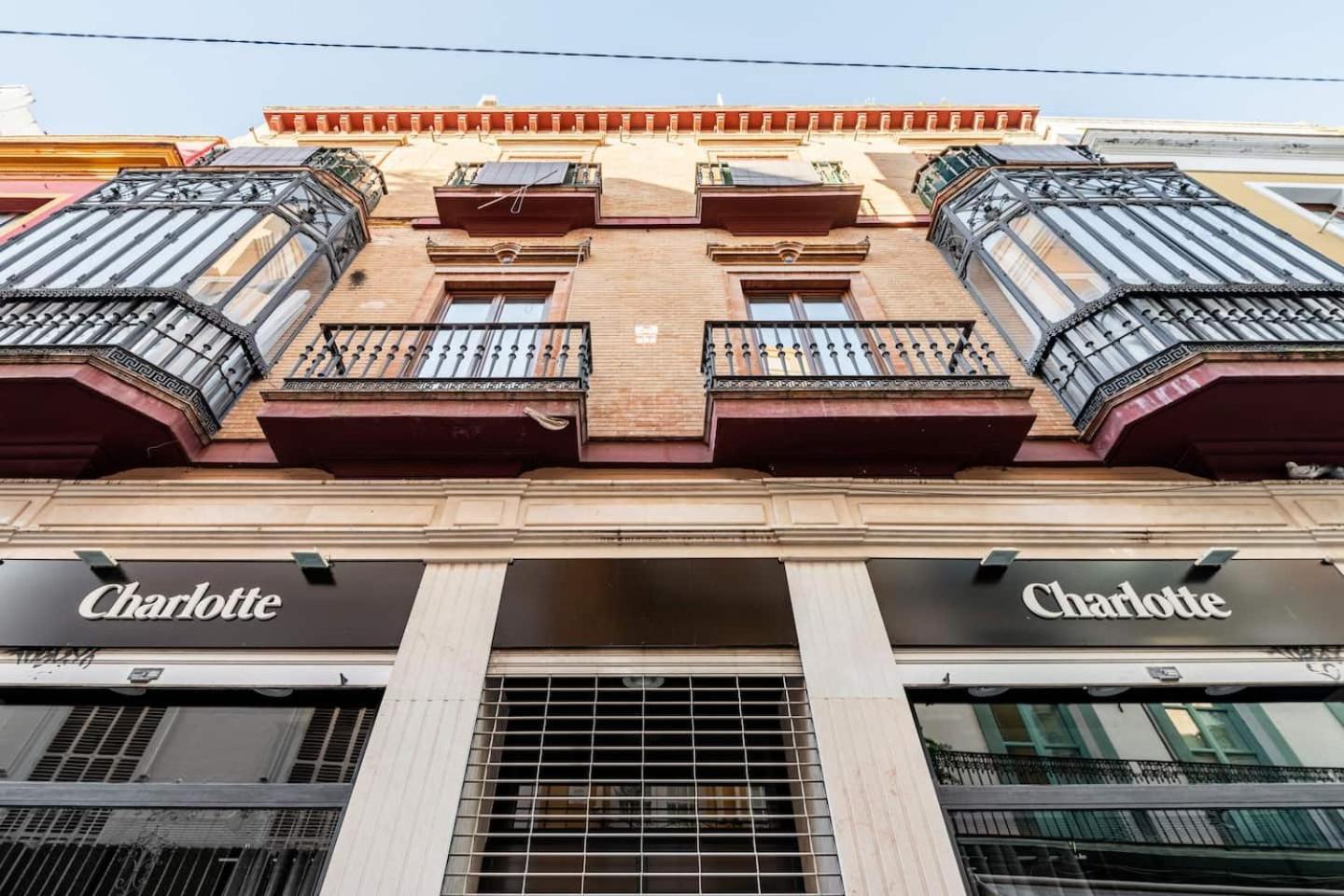Komodo Sierpes: Bright & Classy Central Apartment Sevilla Bagian luar foto