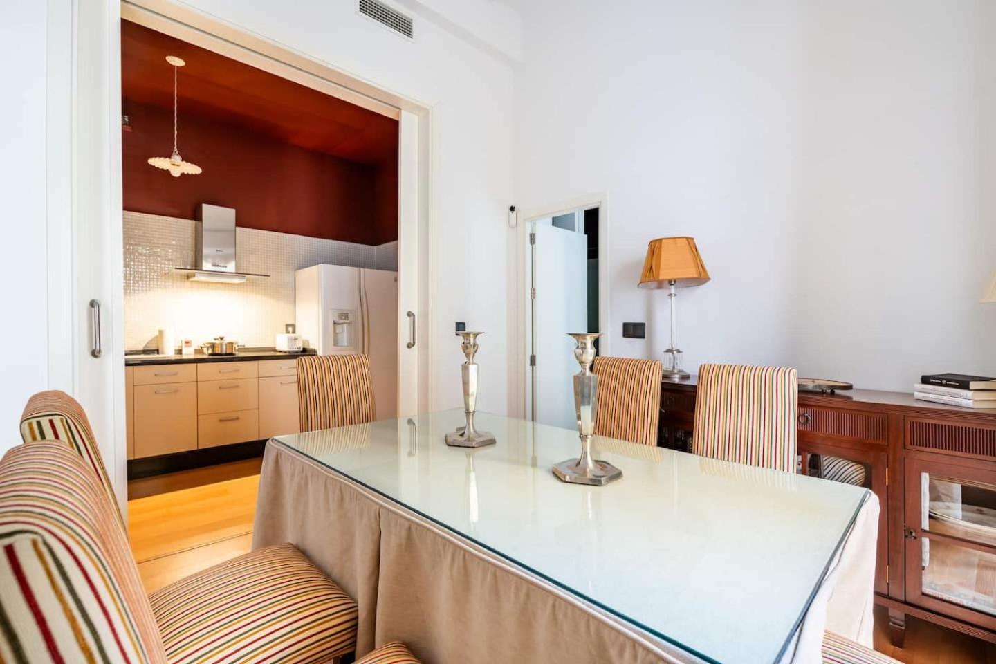 Komodo Sierpes: Bright & Classy Central Apartment Sevilla Bagian luar foto