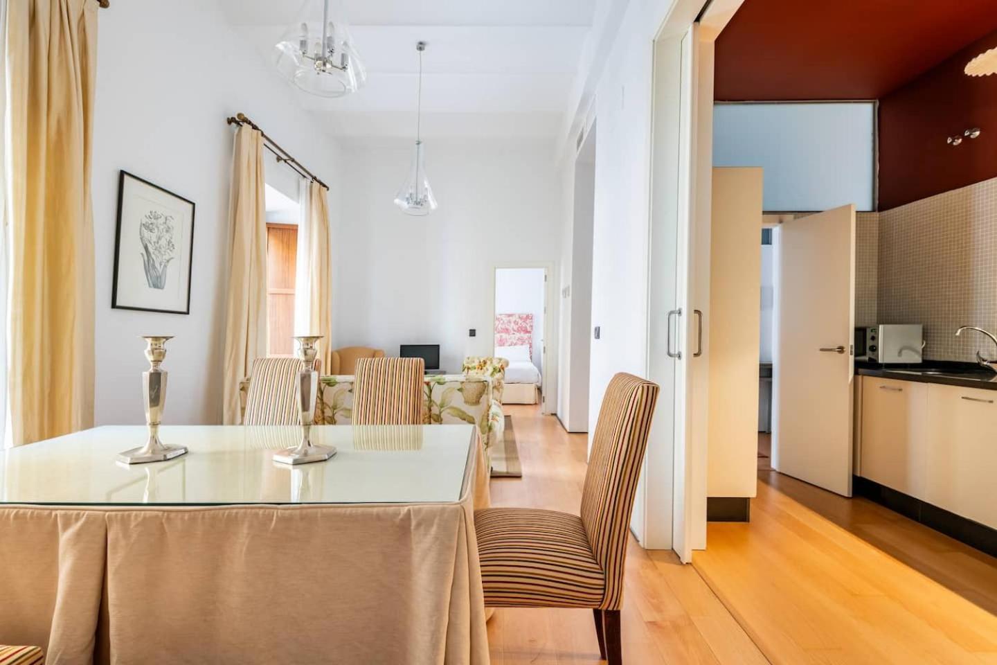 Komodo Sierpes: Bright & Classy Central Apartment Sevilla Bagian luar foto