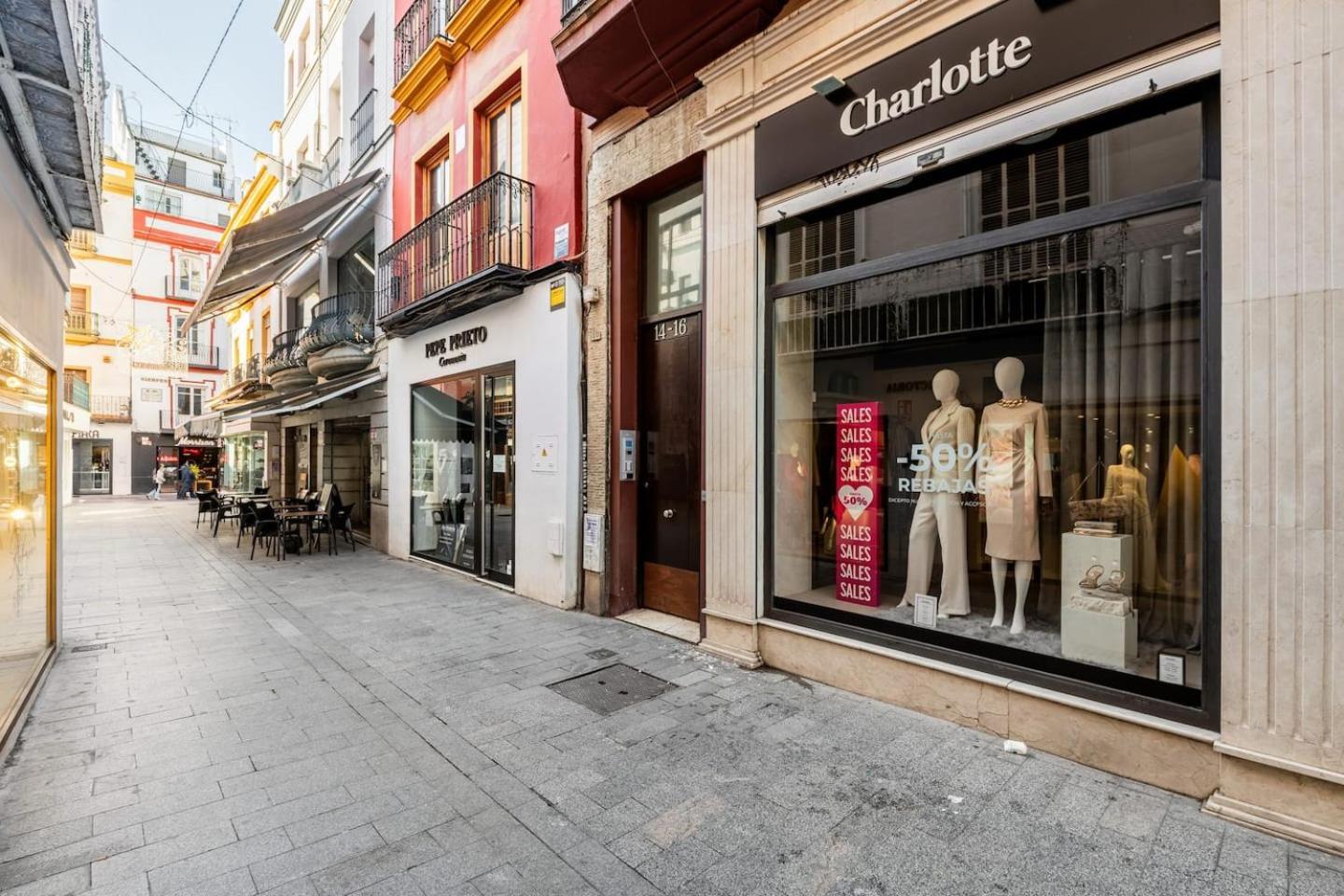 Komodo Sierpes: Bright & Classy Central Apartment Sevilla Bagian luar foto